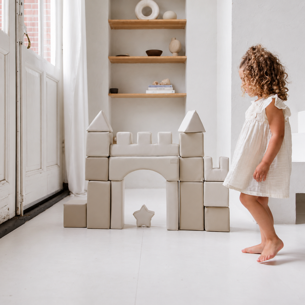 Kasteel bouwblokken voor kinderen met torens en zachte speelblokken