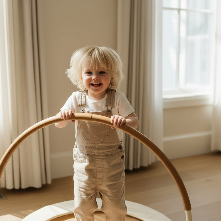 HENVAE indoor kindertrampoline in beige voor baby’s en jonge kinderen om veilig te bewegen en spelen in huis