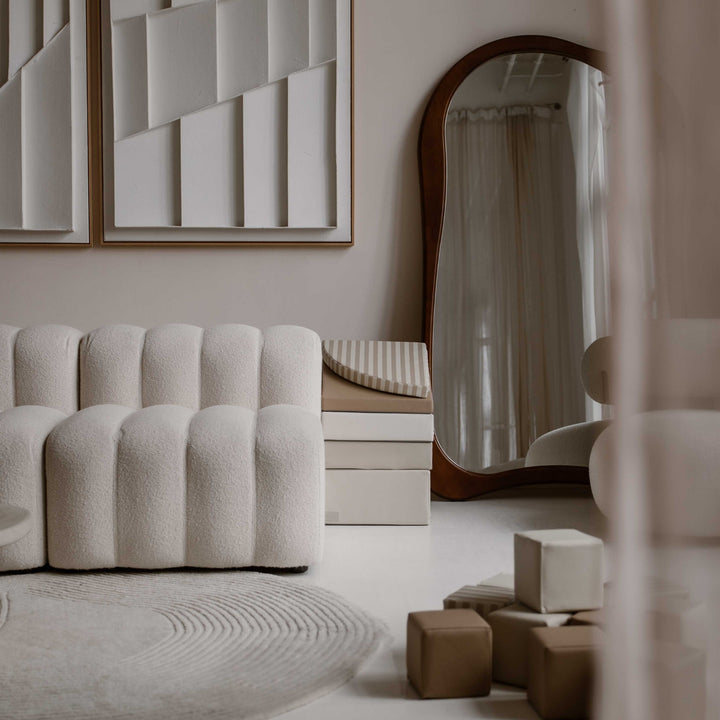 Vijf zachte speelelementen in beige, crème en gestreept Sand Stripe design